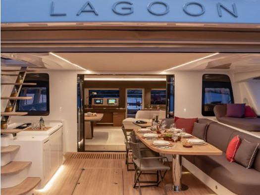 Book yachts online - powercatamaran - Lagoon Sixty 7 - NEW LAGOON Sixty7 2023 - rent
