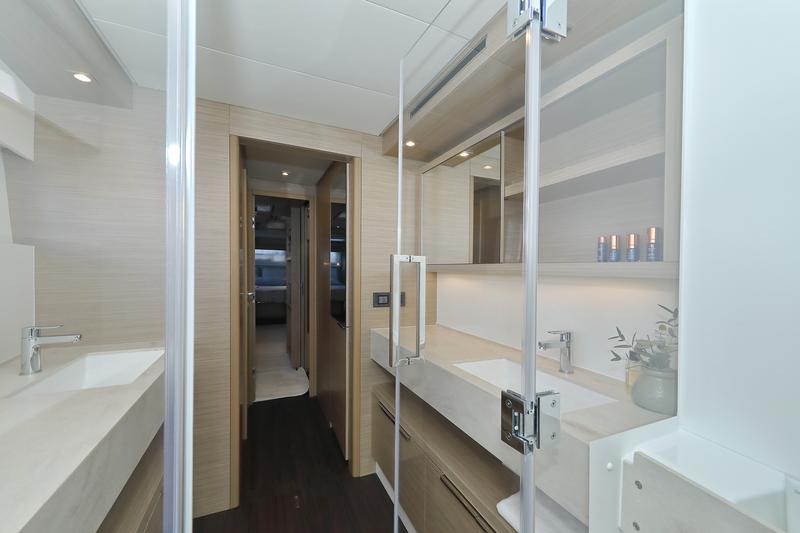Book yachts online - catamaran - Lagoon 51 - owner version - SERENDIPITY - rent