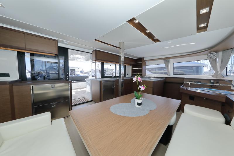 Book yachts online - catamaran - Lagoon 46 - WHY NOT - rent