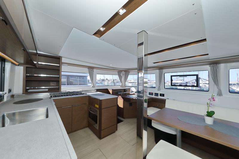 Book yachts online - catamaran - Lagoon 46 - WHY NOT - rent