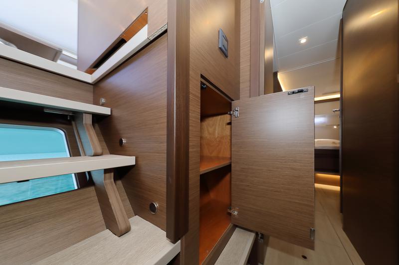 Book yachts online - catamaran - Lagoon 46 - WHY NOT - rent