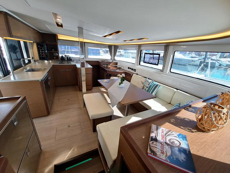 Book yachts online - catamaran - Lagoon 46 - Omnia - rent