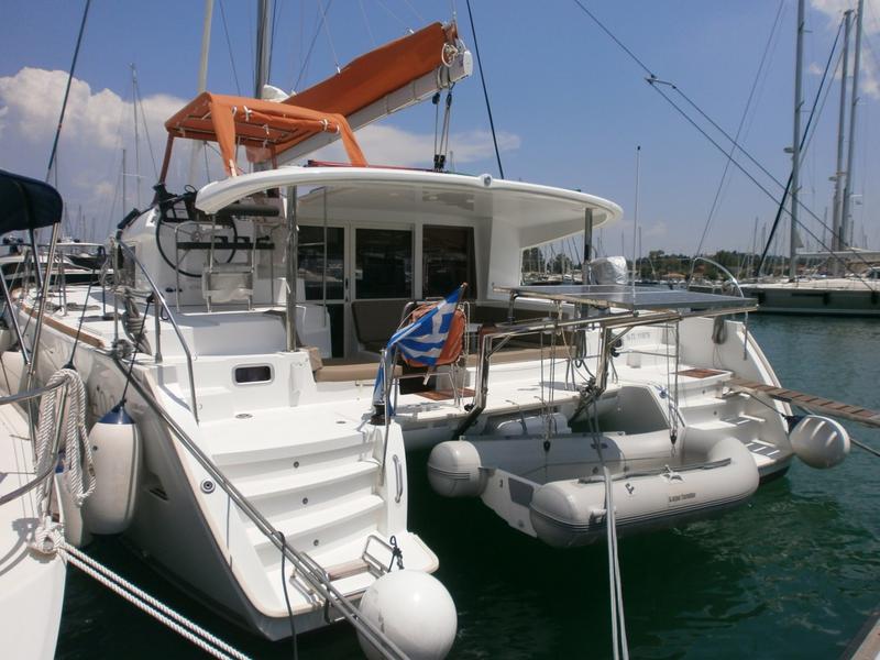 Book yachts online - catamaran - Lagoon 400 S2 - Cata Loca - rent