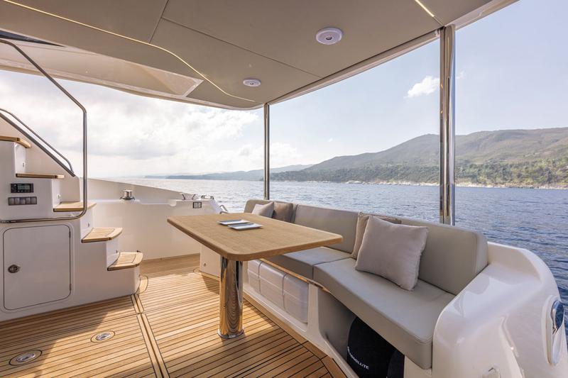 Book yachts online - motorboat - Absolute 47 Fly - Riaz Tahia - rent