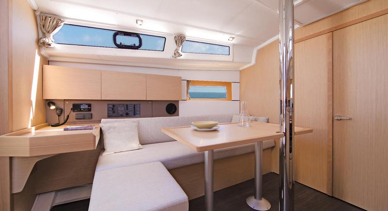 Book yachts online - sailboat - Oceanis 38.1 - Sail Bellatrix - rent