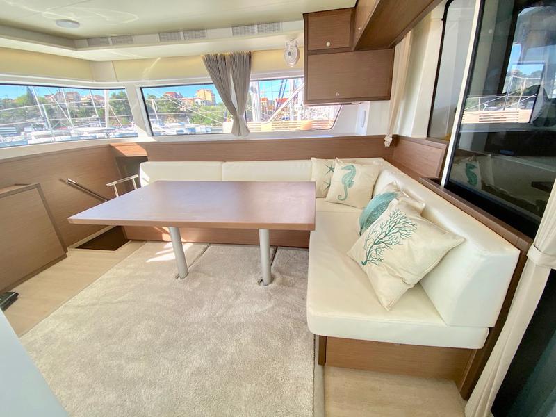 Book yachts online - catamaran - Lagoon 52-5 - TIGA - rent