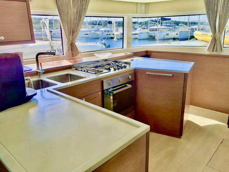 Book yachts online - catamaran - Lagoon 52-5 - TIGA - rent