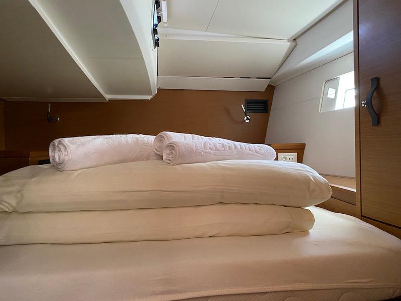 Book yachts online - sailboat - Jeanneau 51 - KATRINA - rent