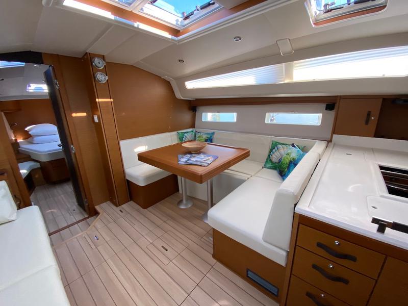 Book yachts online - sailboat - Jeanneau 51 - KATRINA - rent