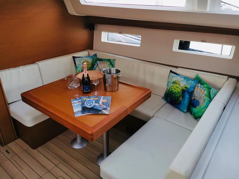 Book yachts online - sailboat - Jeanneau 51 - KATRINA - rent