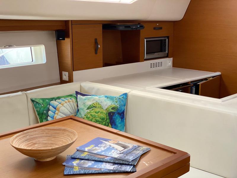 Book yachts online - sailboat - Jeanneau 51 - KATRINA - rent