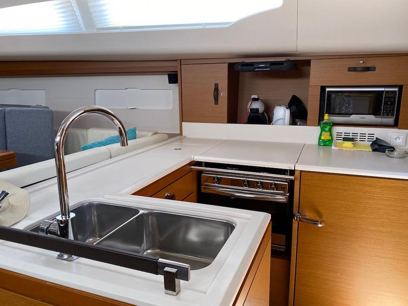 Book yachts online - sailboat - Jeanneau 51 - KATRINA - rent