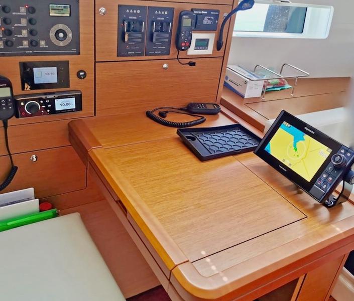 Book yachts online - sailboat - Jeanneau 51 - KATRINA - rent