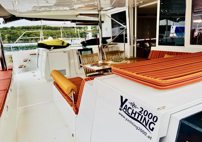 Book yachts online - catamaran - Lagoon 560 - ICEBERG  - rent