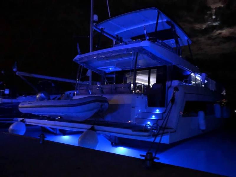 Book yachts online - powercatamaran - MY 44 Fountaine Pajot - ALPHA CENTAURI - rent