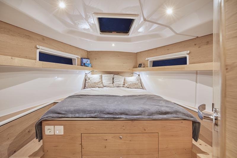 Book yachts online - sailboat - Elan Impression 43 NEW - SUPREME - rent