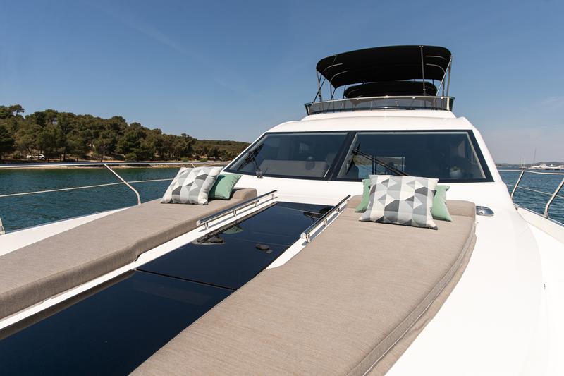 Book yachts online - motorboat - Galeon 640 Fly - Le Chiffre - rent