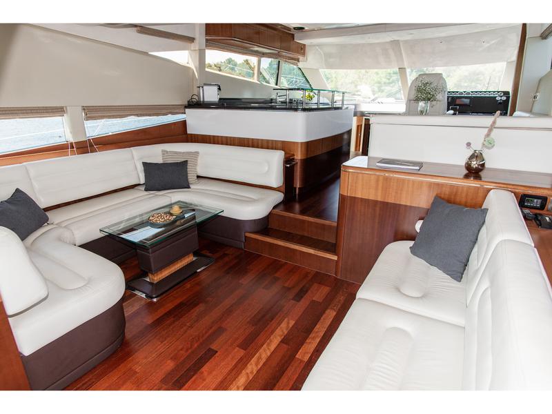 Book yachts online - motorboat - Galeon 640 Fly - Le Chiffre - rent
