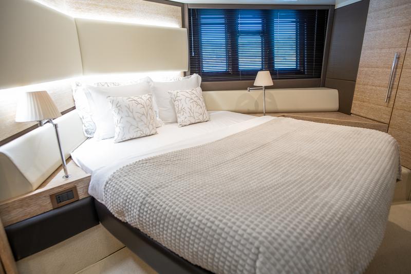 Book yachts online - motorboat - Azimut 60 - MY LAURA - rent