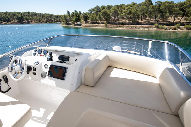 Book yachts online - motorboat - Azimut 60 - MY LAURA - rent