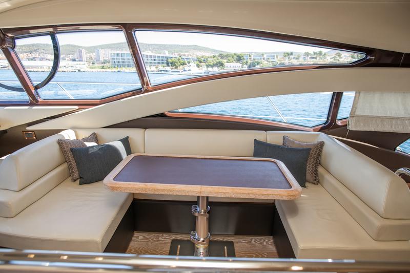 Book yachts online - motorboat - Azimut 60 - MY LAURA - rent