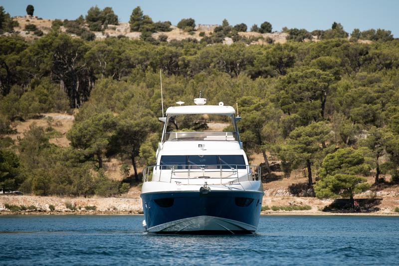 Book yachts online - motorboat - Azimut 60 - MY LAURA - rent