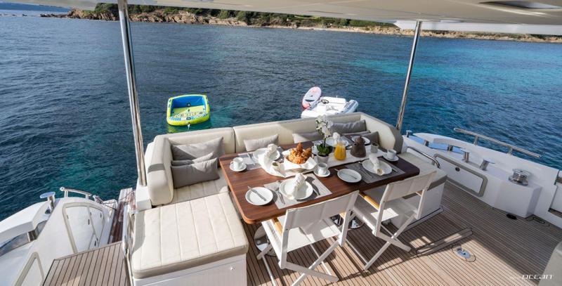 Book yachts online - motorboat - Azimut 72 Fly - Mineira - rent