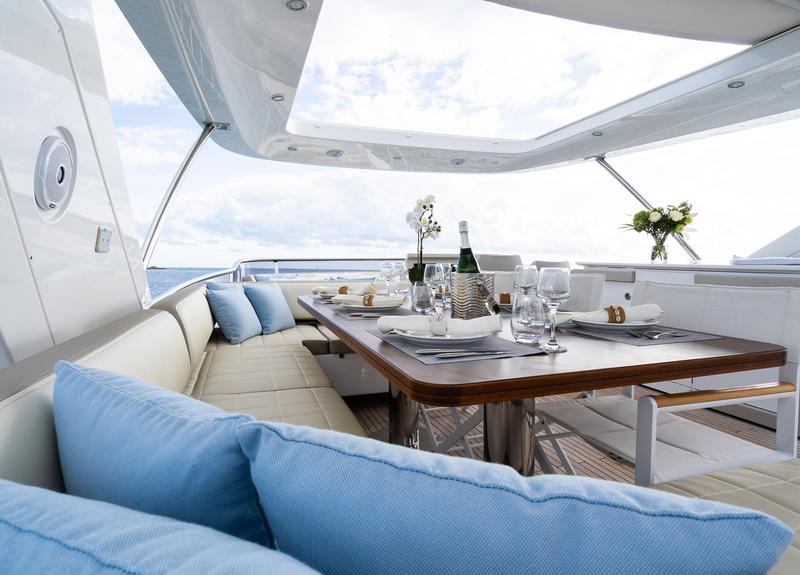Book yachts online - motorboat - Azimut 72 Fly - Mineira - rent