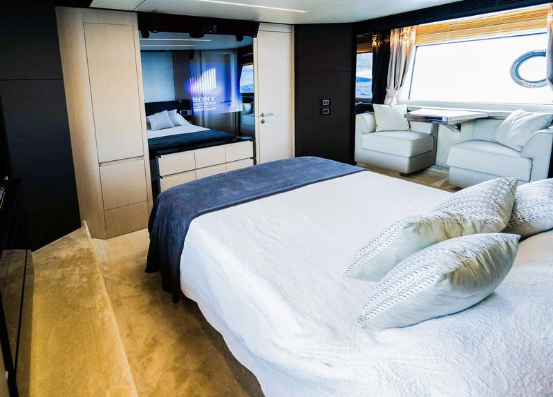 Book yachts online - motorboat - Azimut 72 Fly - Mineira - rent