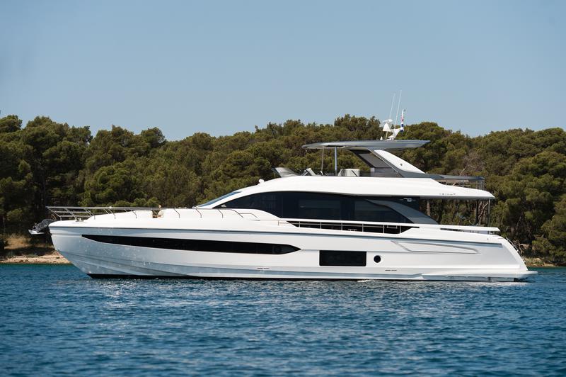Book yachts online - motorboat - Azimut 78 Fly - PREWI - rent
