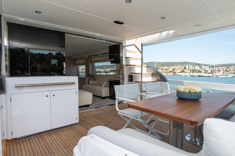 Book yachts online - motorboat - Azimut 78 Fly - PREWI - rent