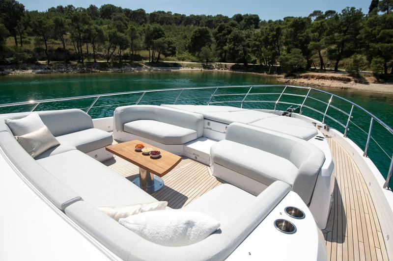 Book yachts online - motorboat - Azimut 78 Fly - PREWI - rent