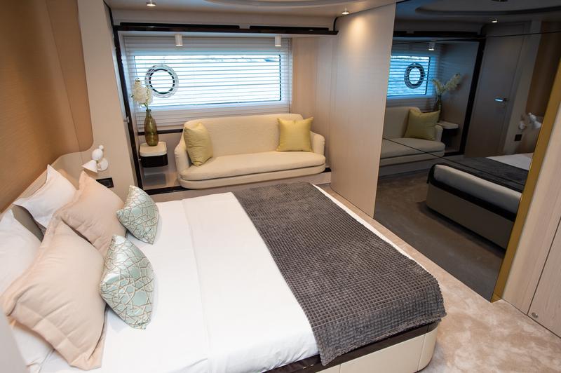 Book yachts online - motorboat - Azimut 78 Fly - PREWI - rent