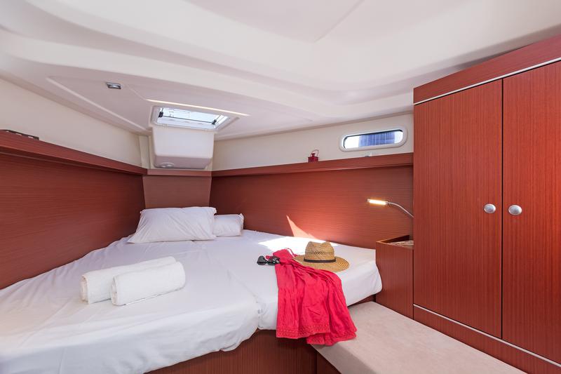 Book yachts online - sailboat - Hanse 385 - CAPRICCIO - rent
