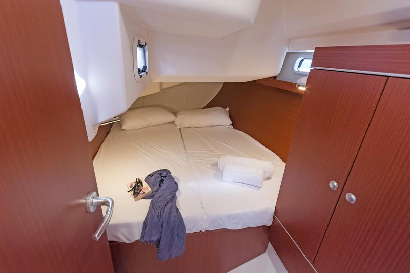 Book yachts online - sailboat - Hanse 385 - CAPRICCIO - rent