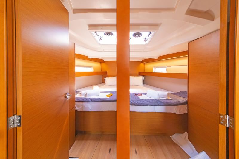 Book yachts online - sailboat - Sun Odyssey 440 - LEFKIPPI  - rent