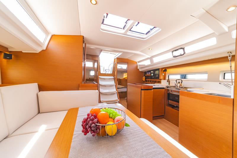 Book yachts online - sailboat - Sun Odyssey 440 - LEFKIPPI  - rent