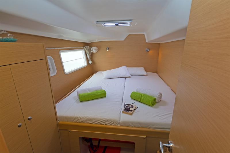 Book yachts online - catamaran - Lagoon 380 S2 - Cataki - rent