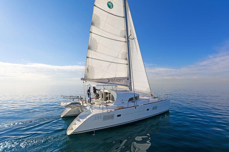 Book yachts online - catamaran - Lagoon 380 S2 - Cataki - rent