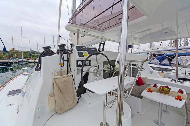 Book yachts online - catamaran - Lagoon 380 S2 - Cataki - rent