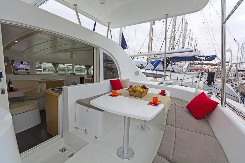 Book yachts online - catamaran - Lagoon 380 S2 - Cataki - rent