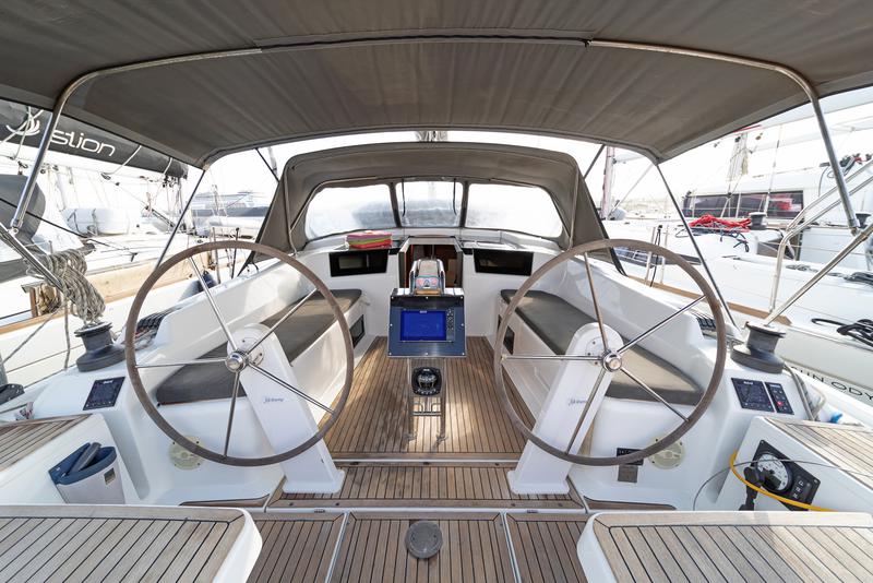 Book yachts online - sailboat - Hanse 418 - AZUR - rent