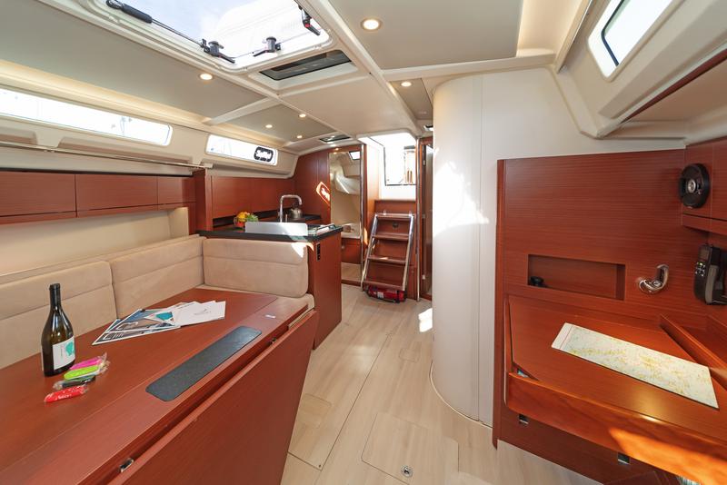 Book yachts online - sailboat - Hanse 418 - AZUR - rent