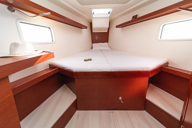 Book yachts online - sailboat - Hanse 418 - AZUR - rent