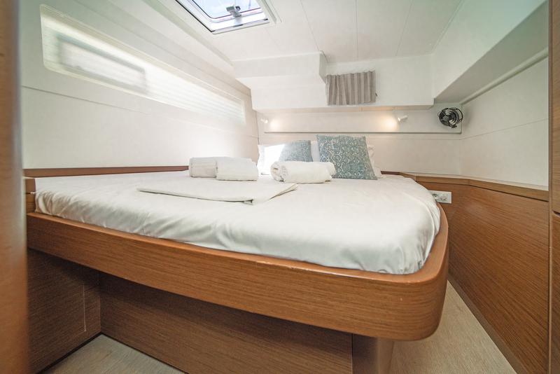 Book yachts online - catamaran - Lagoon 40 - BELLA MARE - rent