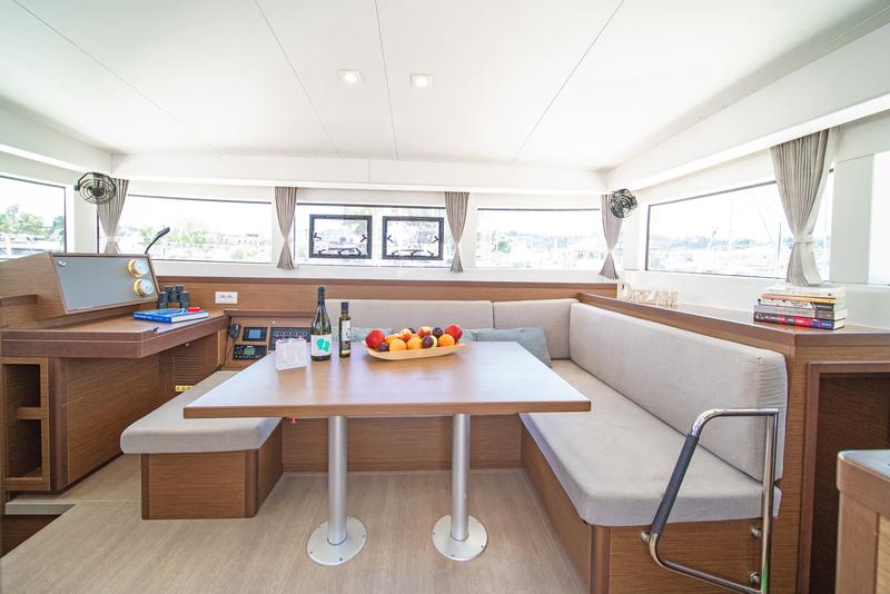 Book yachts online - catamaran - Lagoon 40 - BELLA MARE - rent