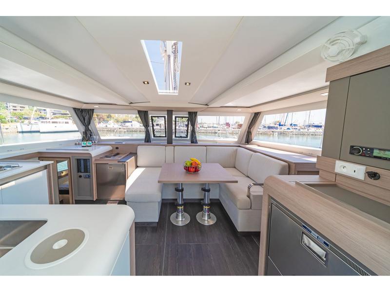 Book yachts online - catamaran - Isla 40 - AIFOS - rent