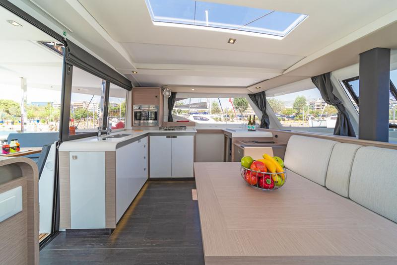 Book yachts online - catamaran - Isla 40 - AIFOS - rent