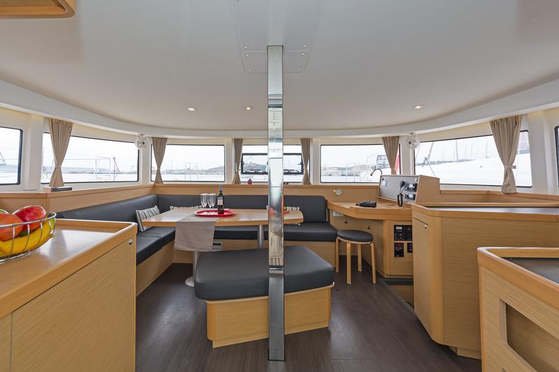 Book yachts online - catamaran - Lagoon 42 A/C &amp; GEN. - BREEZE - rent