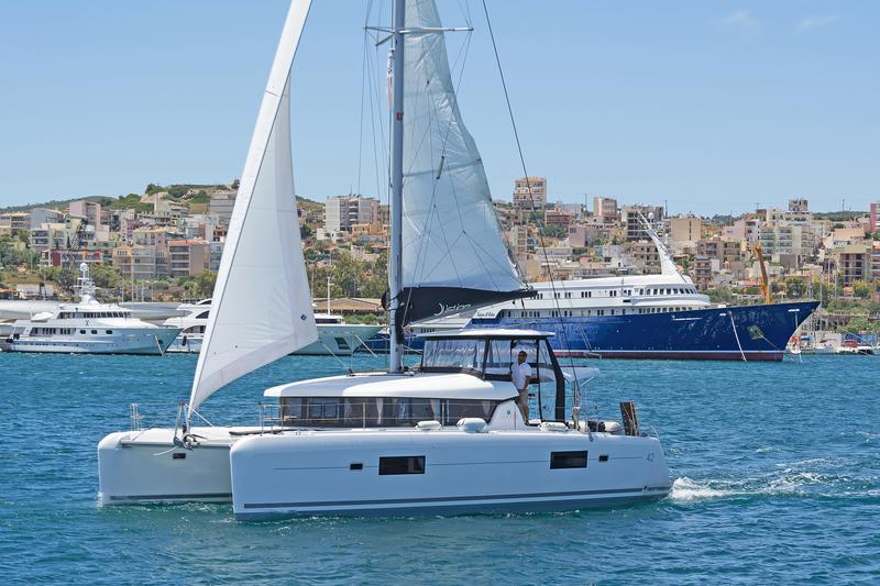 Book yachts online - catamaran - Lagoon 42 A/C &amp; GEN. - BREEZE - rent